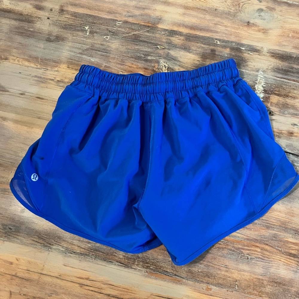 LuLulemon Hotty Hot Low Rise lined shorts 4”